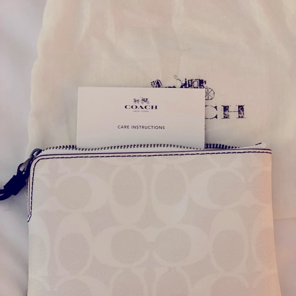 Coach monogram wristlet - Picture 2 of 4